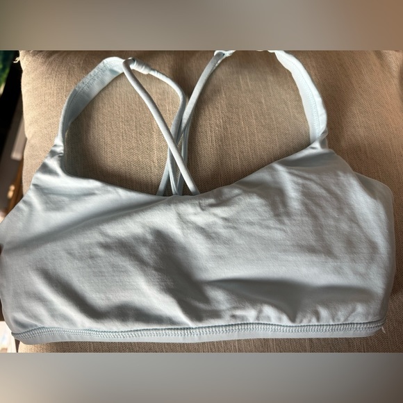 Lululemon Energy Bra Caspian Blue size 6 EUC w/ pad inserts! - Picture 5 of 6